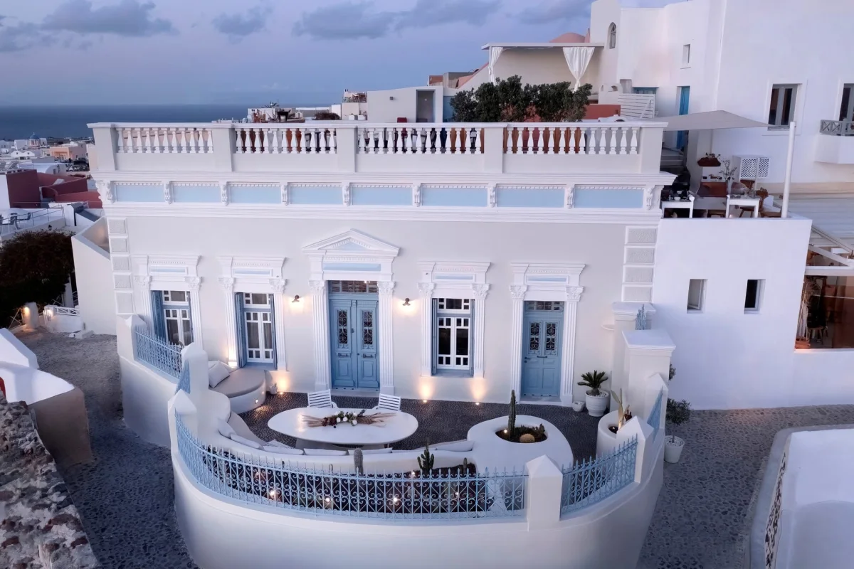 Oia Mansion in Santorini