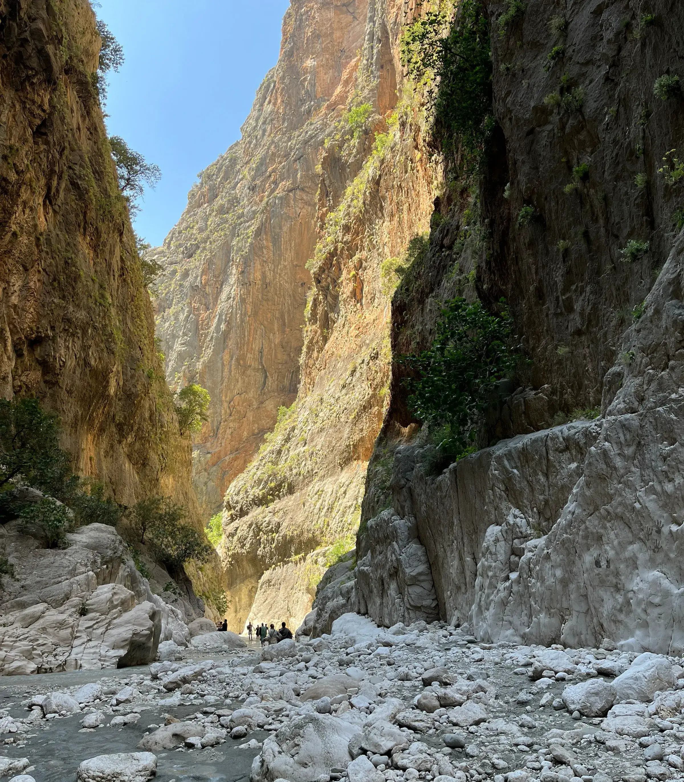 Walkers passing through the narrow section of the Samaria Gorge