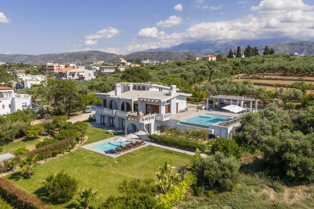 7 Bedroom | Villa Maggie | Chania
