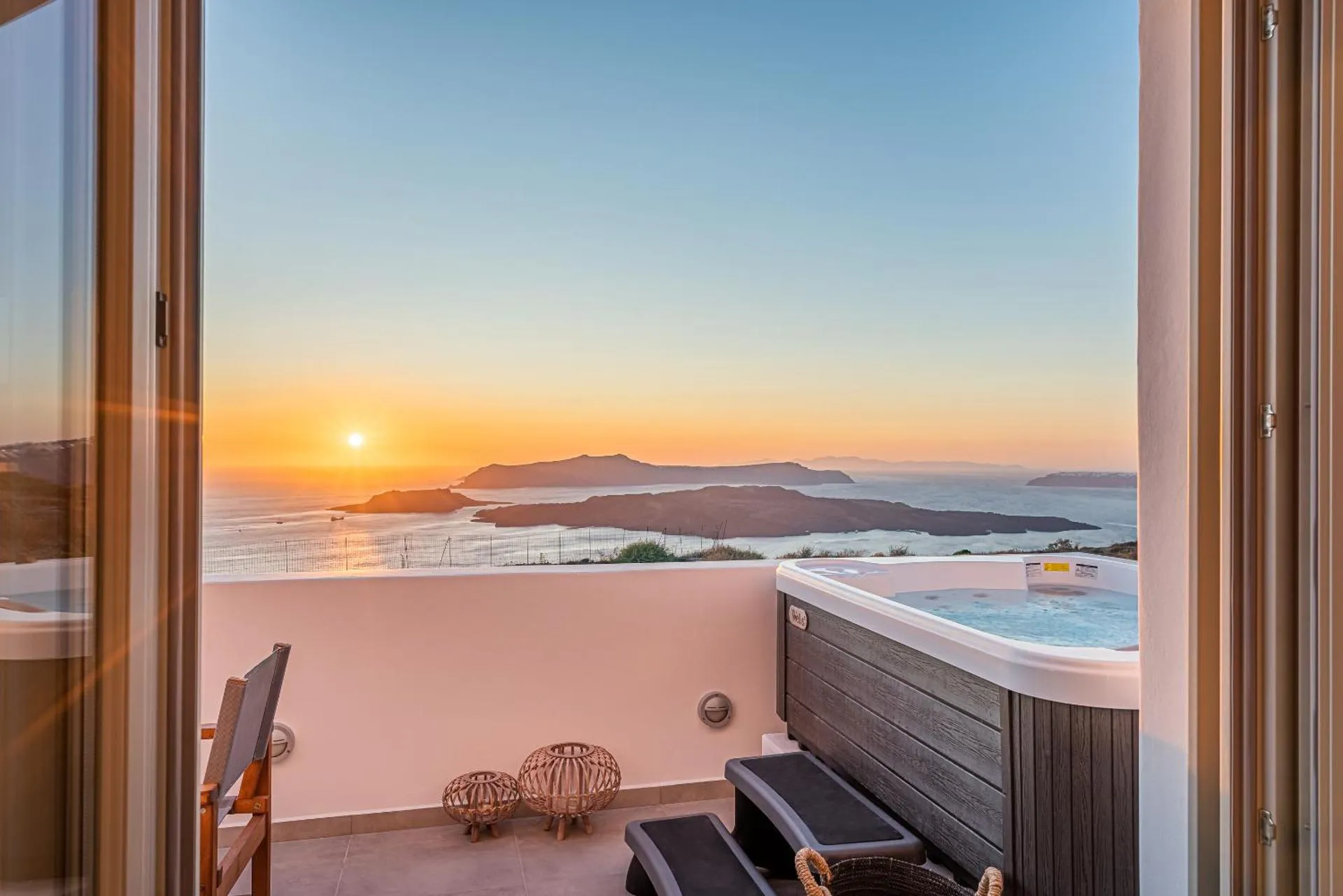 Honeymoon Suites with Outdoor Jacuzzi | Caldera and sea View