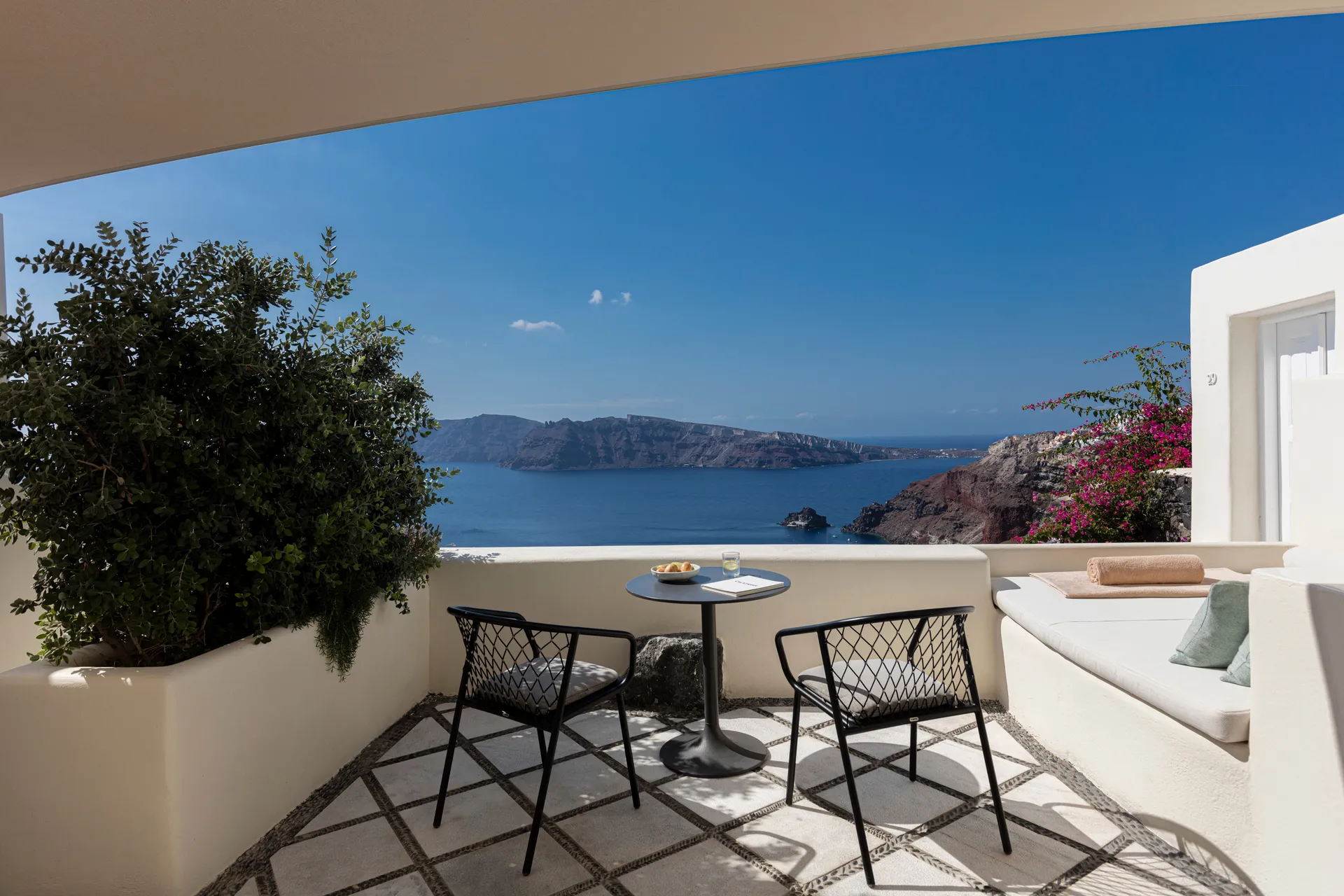 River Pool Suite I Volcano & Caldera and sea view