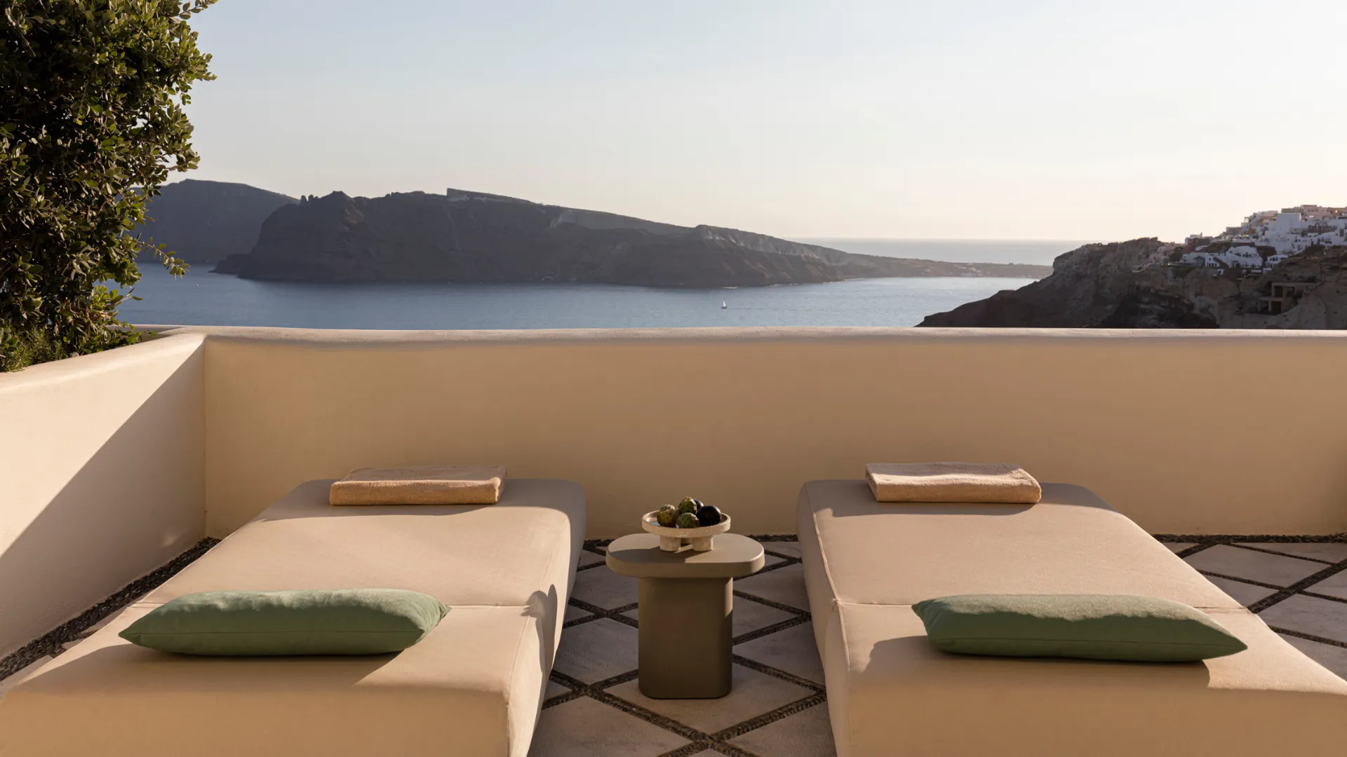 River Pool Suite I Volcano & Caldera and sea view