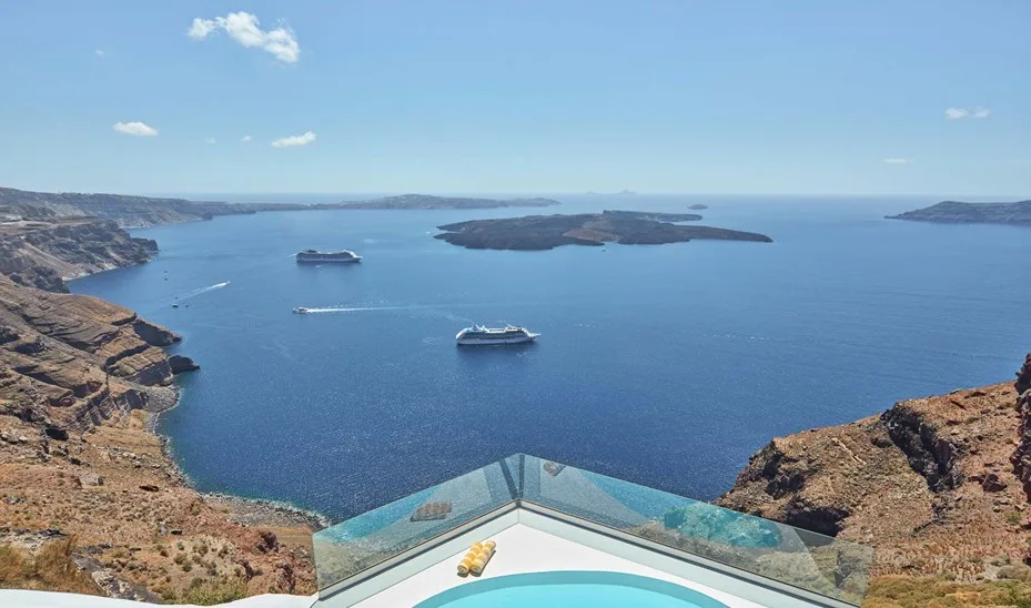 Chromata Infinity Pool Suite