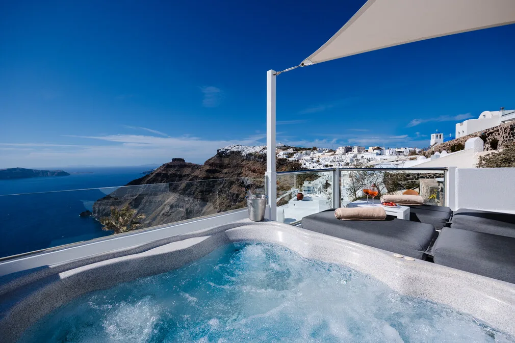 Cave Suite with Outdoor Hot Tub & Sea View