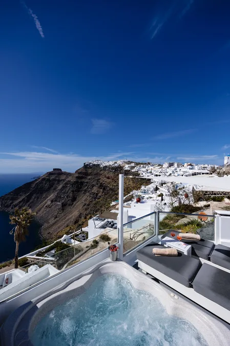 Cave Suite with Outdoor Hot Tub & Sea View