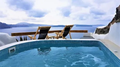 Aqua Cave Pool Suite with Outdoor Cave Plunge Pool
