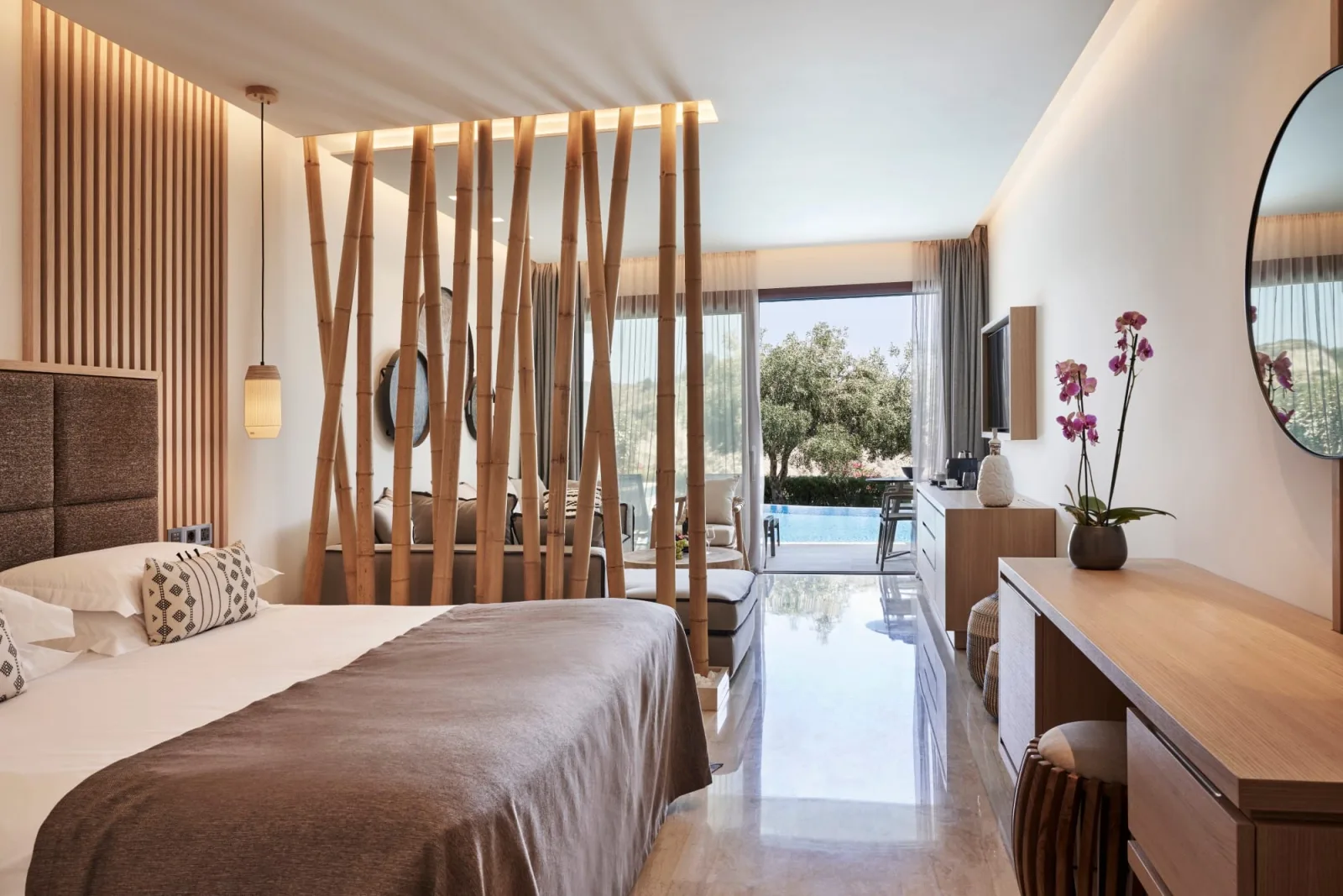 Junior Suite Beach Front Swim Up Sea View (Red Carpet Services)