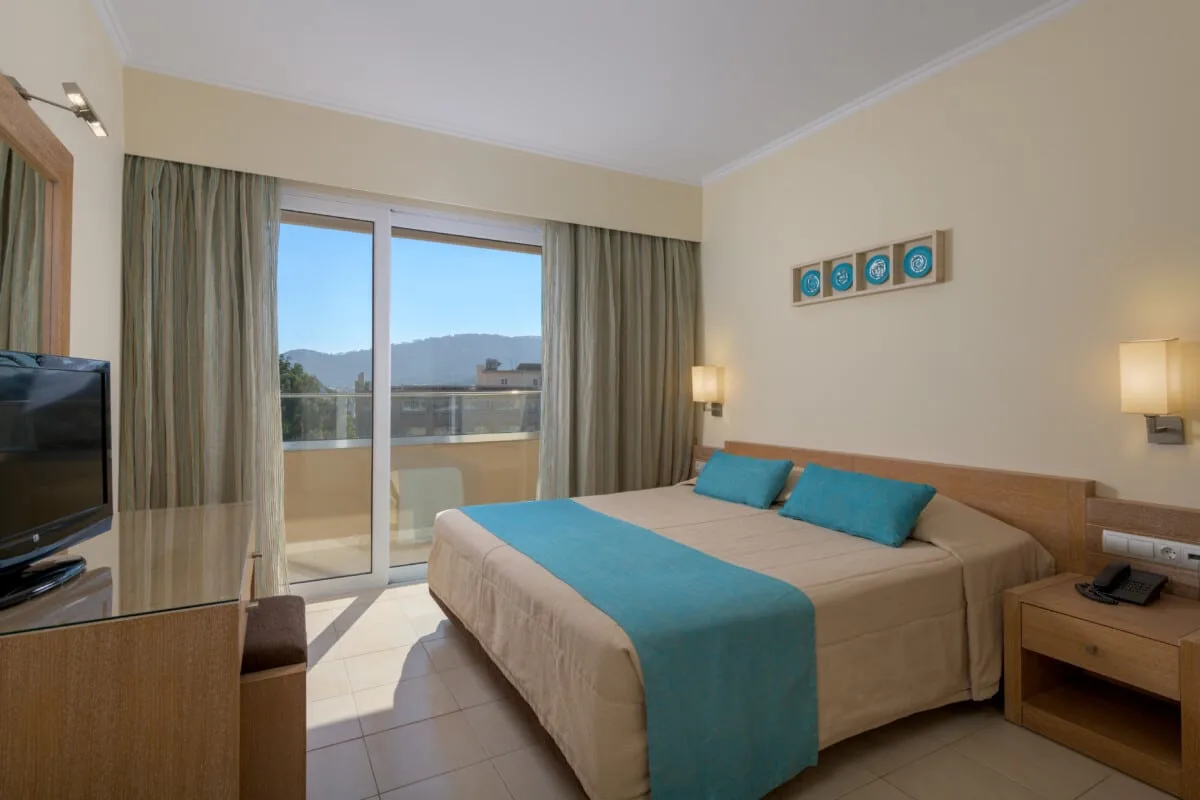 One Bedroom Suite Garden View with Sharing Pool