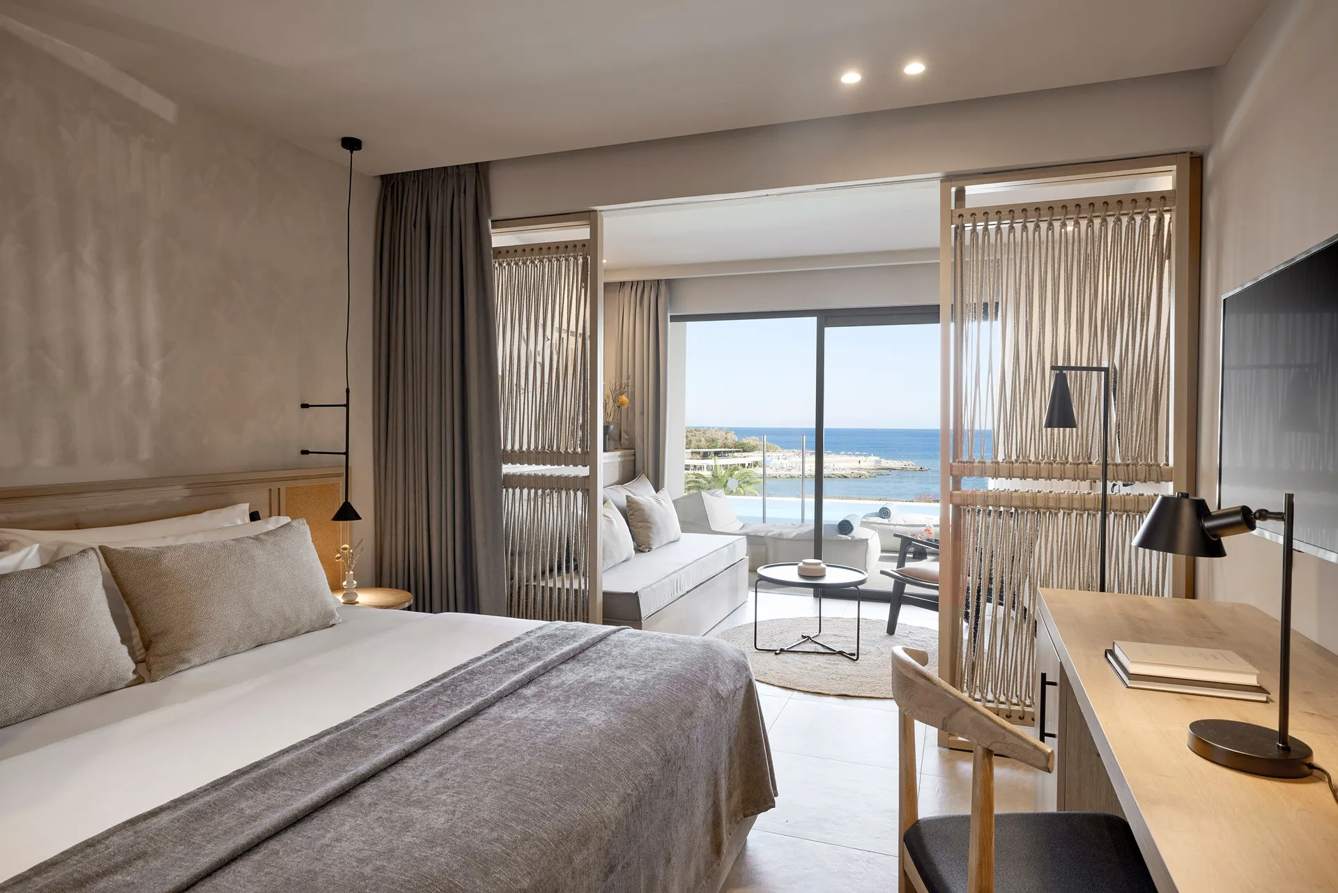 Junior Suite with Pool View & Swim Up Pool