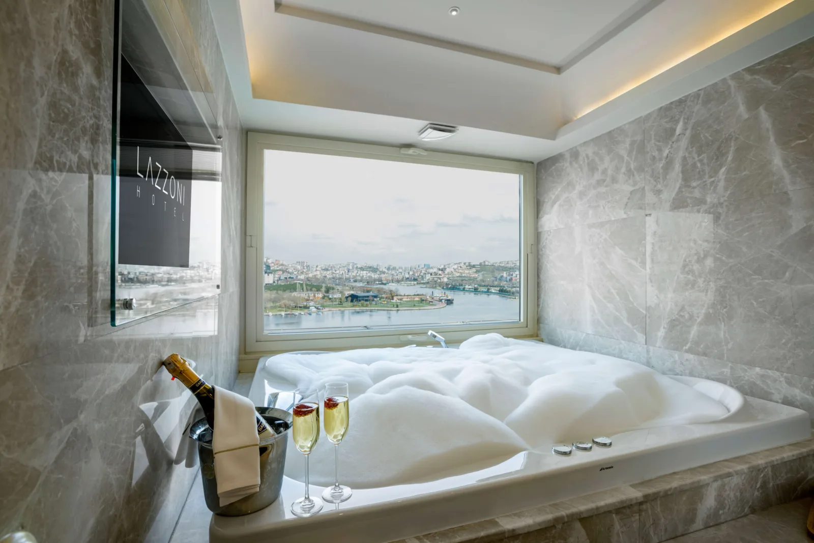 LIFE STYLE JACUZZI SUITE SEA FACING
