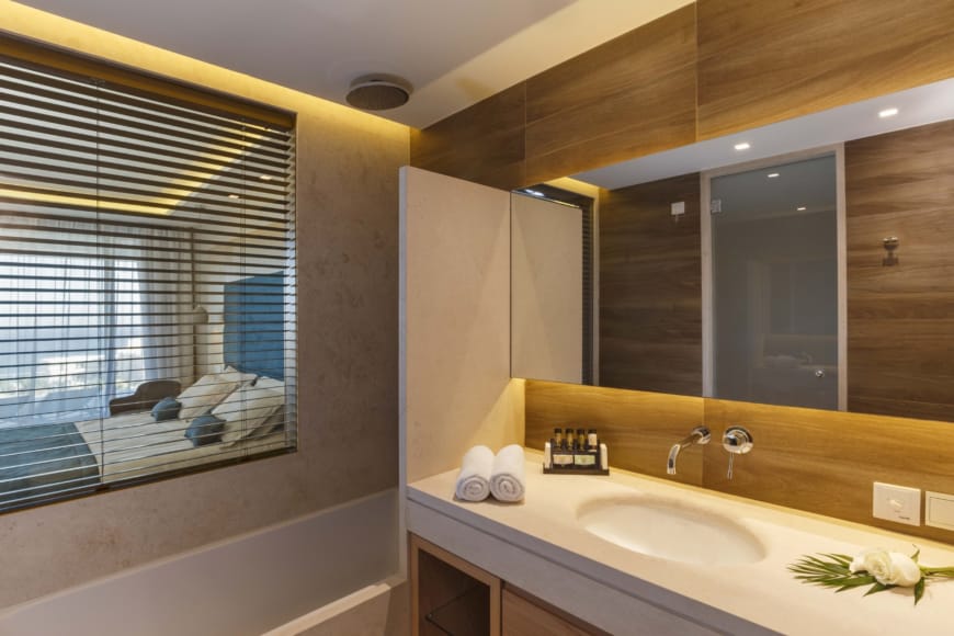 Deluxe Twin Room Swim-Up Side Sea View