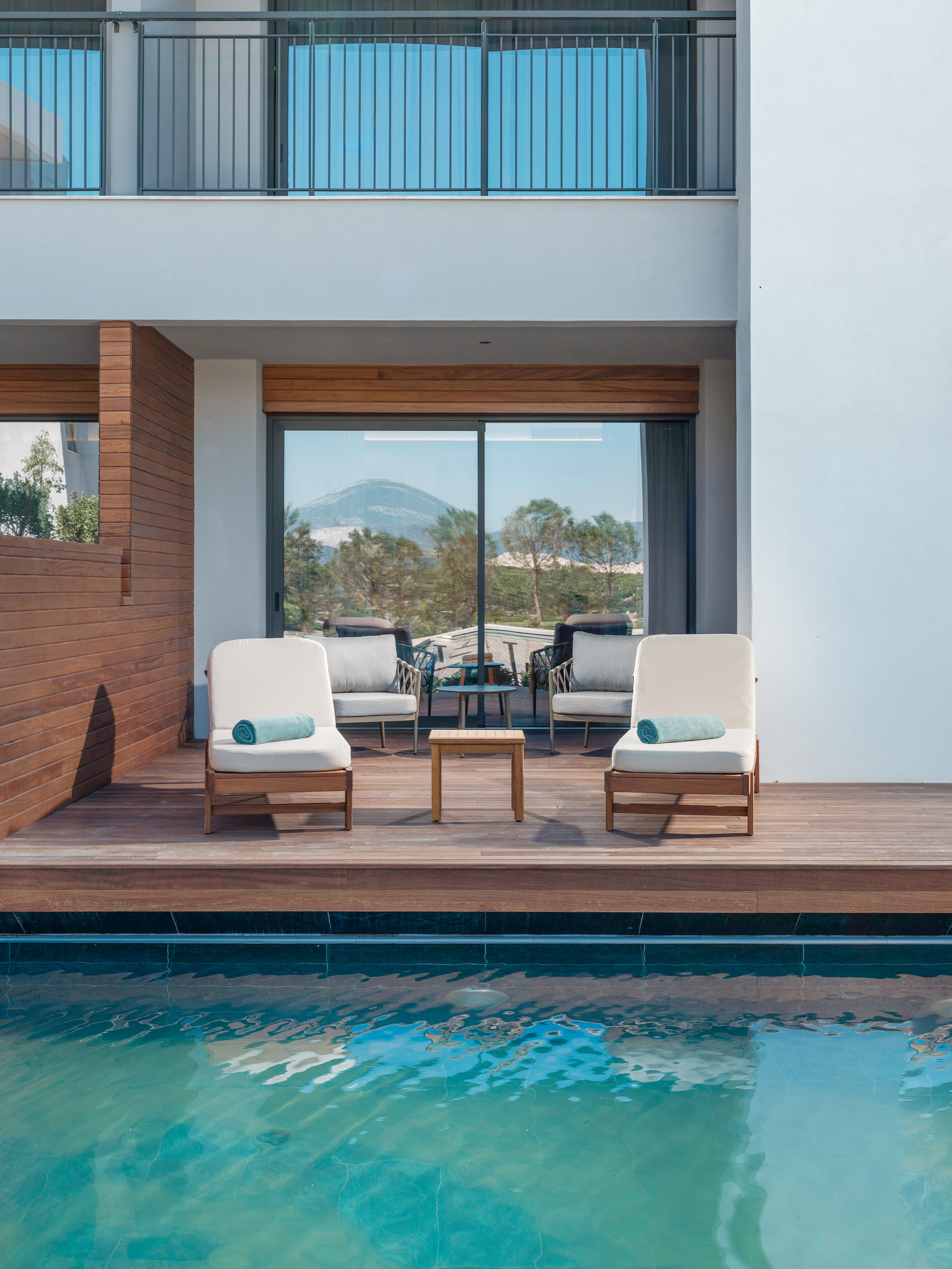 Deluxe Twin Room Swim-Up Side Sea View