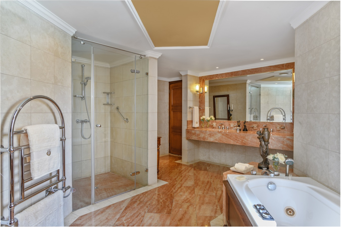 The Queen Verenikis Suite