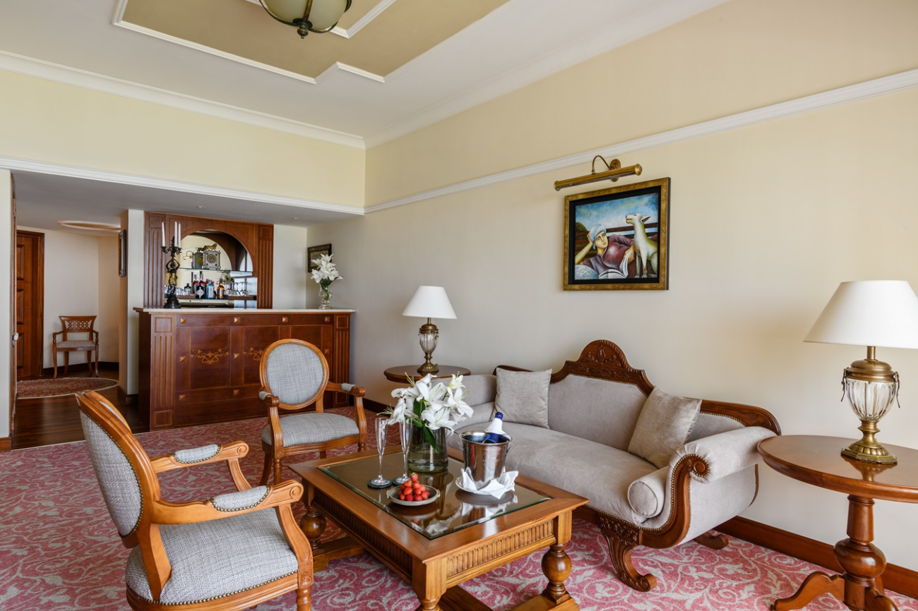 The Queen Verenikis Suite