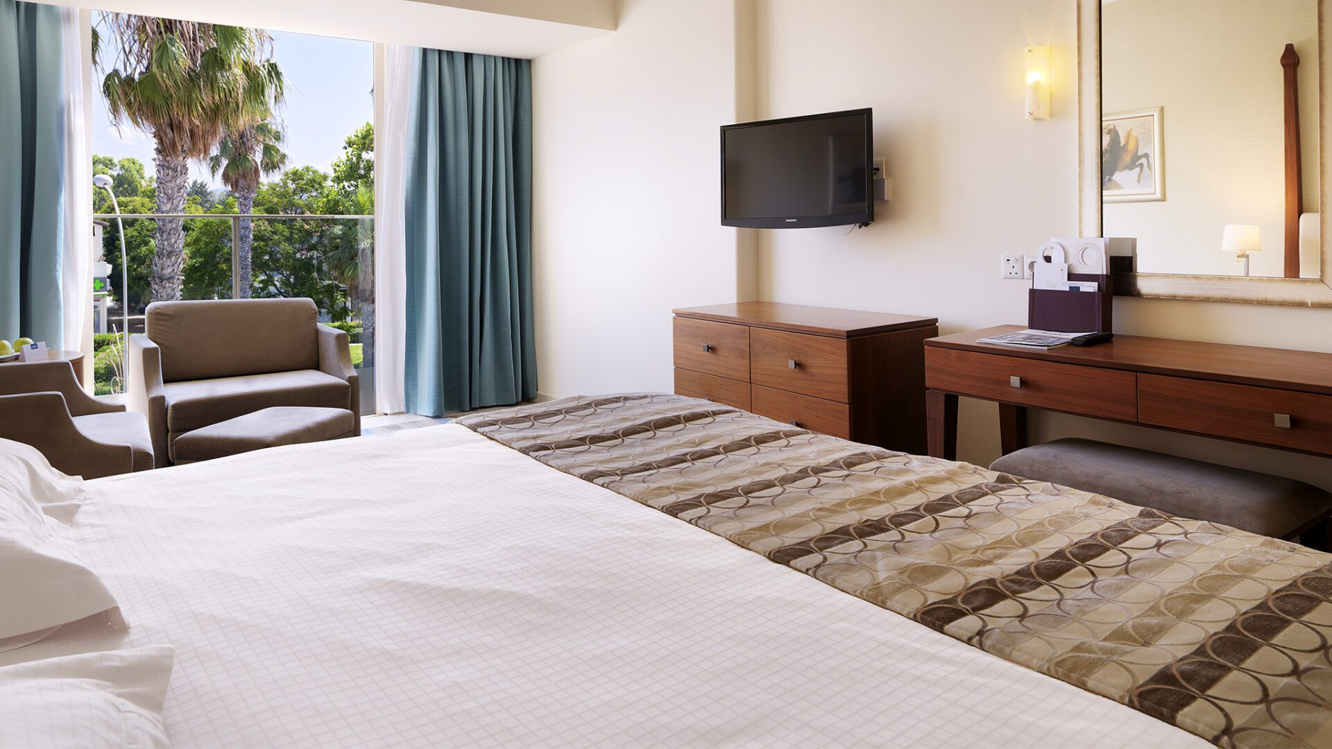 Deluxe Room with Inland View