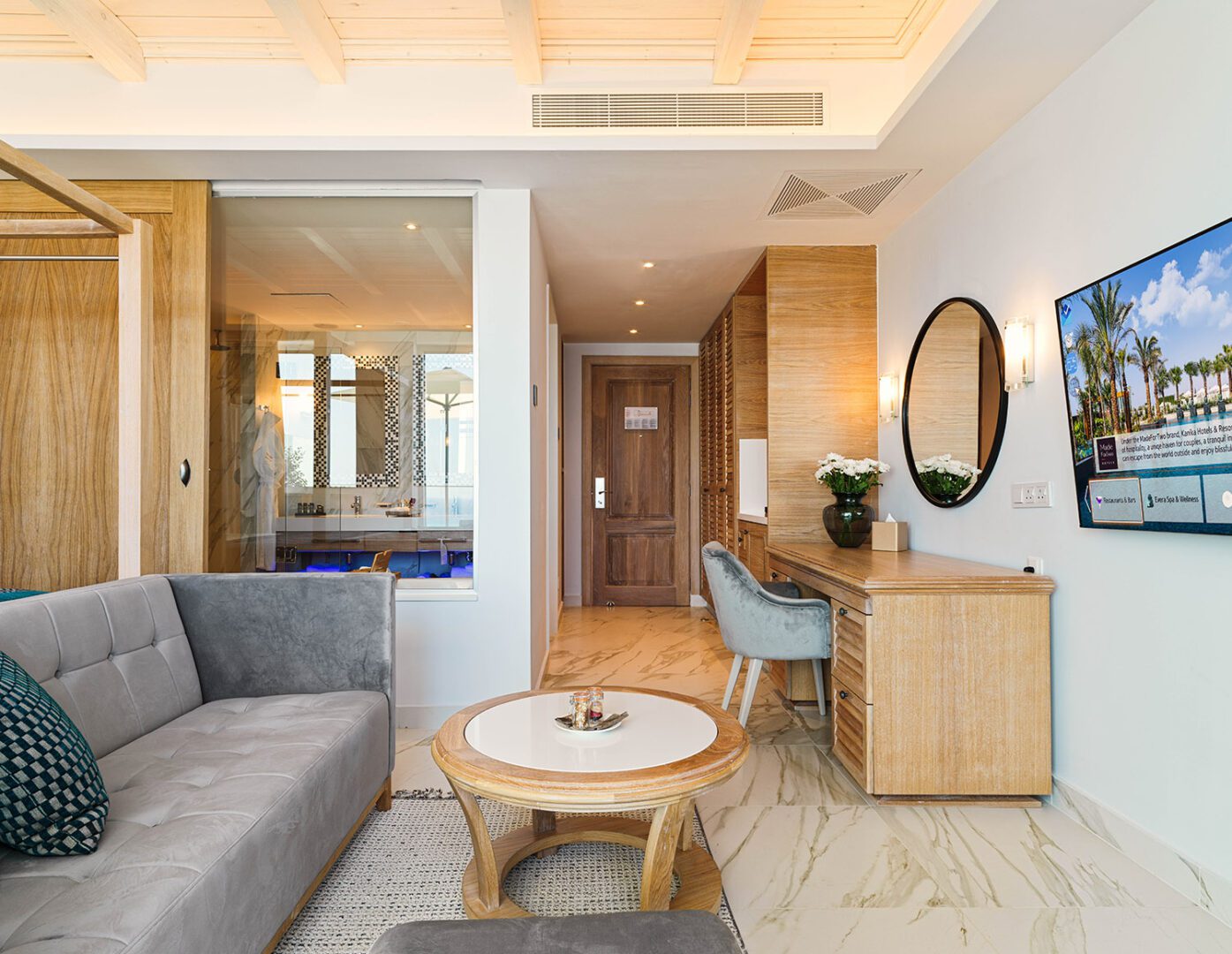 Panoramic Honeymoon Suite
