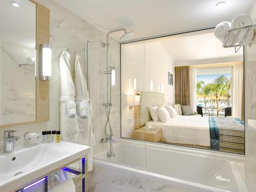 Deluxe Room with Garden View and Pool View